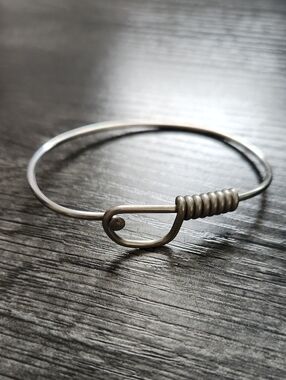 Minimalist Silver-Tone Coil Hook Bangle Bracelet - Women's Jewelry